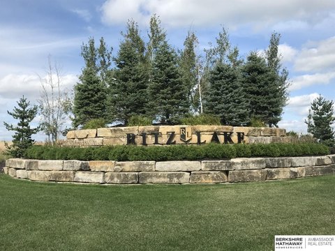 Residential Lot Backing to Lake