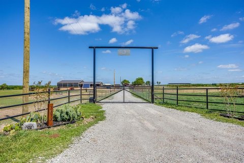 Equestrian Estate with Covered Arena