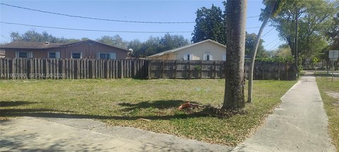Residential Land in Hollywood, FL