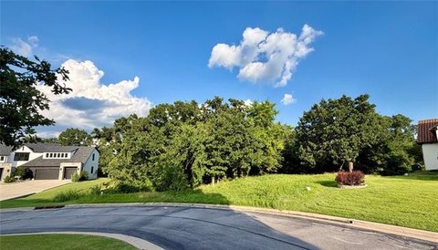 LAND - Jenks, OK
