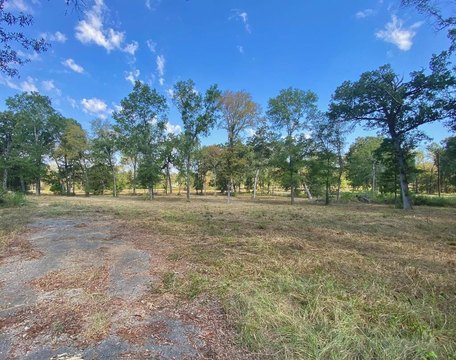 Crockett Acreage Close to Town