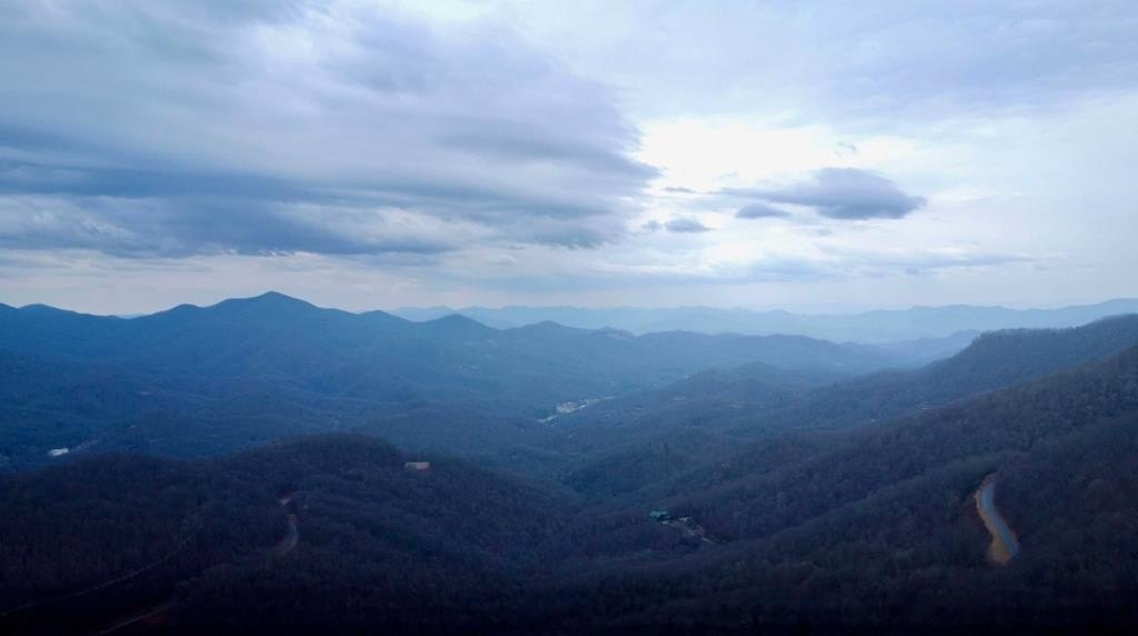 Hi-Mtn Land Overlooking Parkway