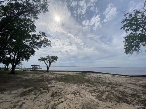 Waterfront Lot on Pensacola Bay