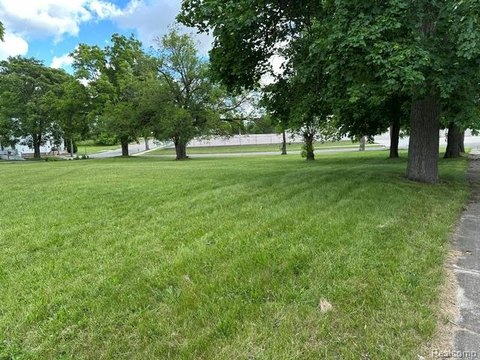 LAND - Pontiac, MI