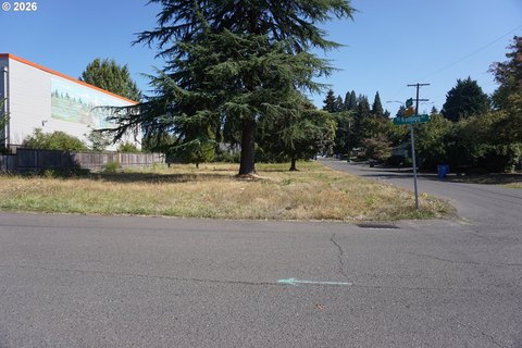 Land, Milwaukie, OR