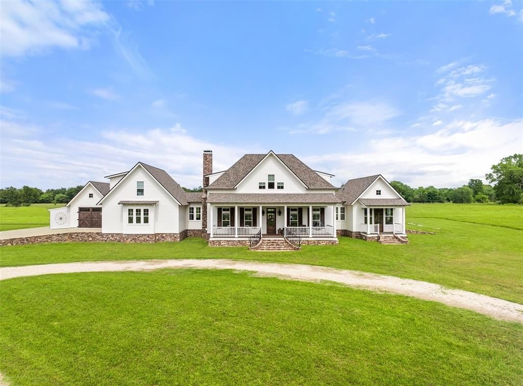 Mineola Estate: Income-Producing Farm/Ranch