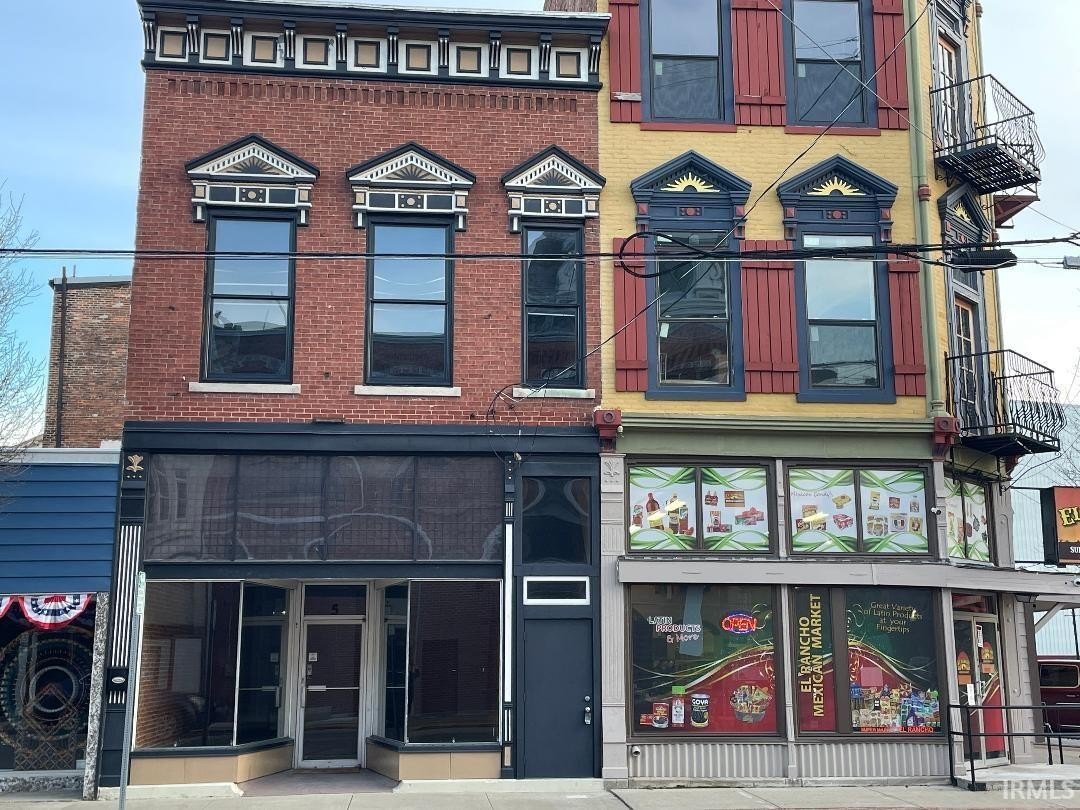 Spacious Commercial Property in Huntington