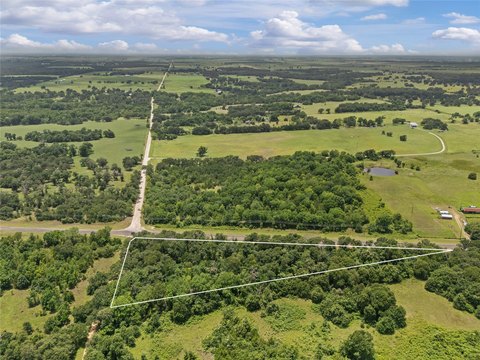 LAND - Lott, TX