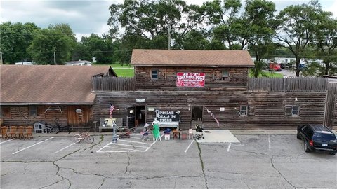 Versatile Commercial Building in Elwood, KS
