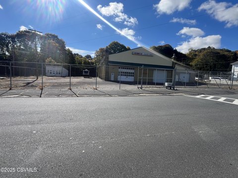 Commercial Property with Garage and Parking