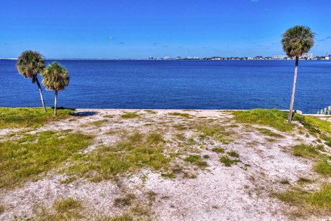 Land, TAMPA, FL