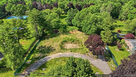 LAND - Old Westbury, NY