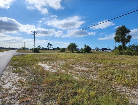 Commercial Lot in Pine Island