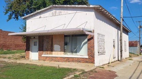 Okemah Commercial Building For Sale