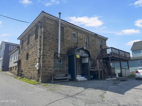 Restaurant/Bar with Residential Units