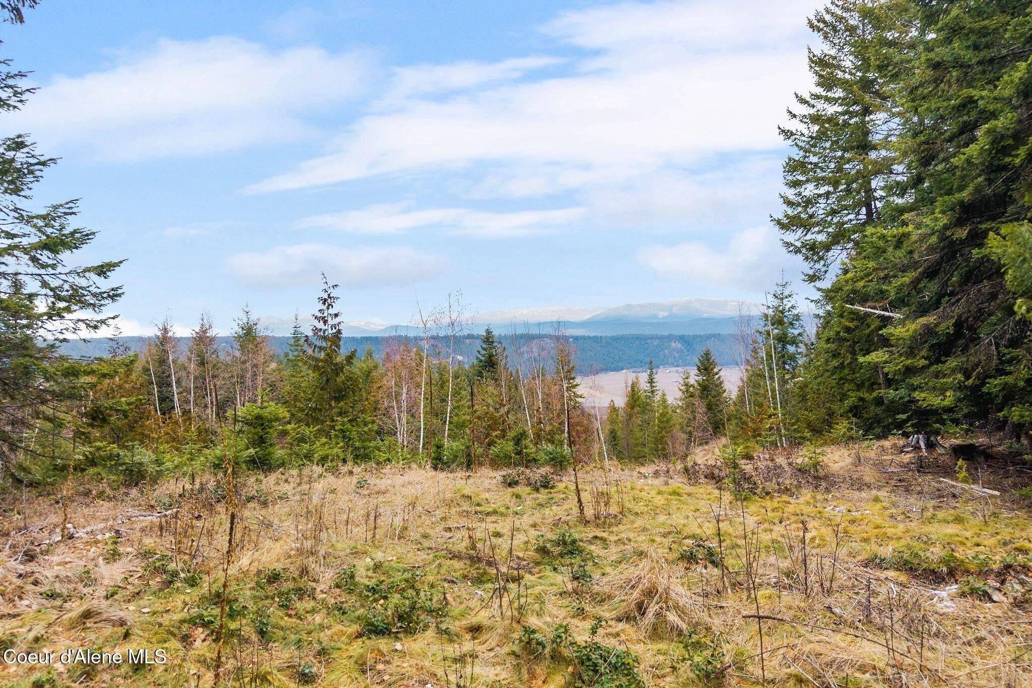 Picturesque Land with Mountain Views