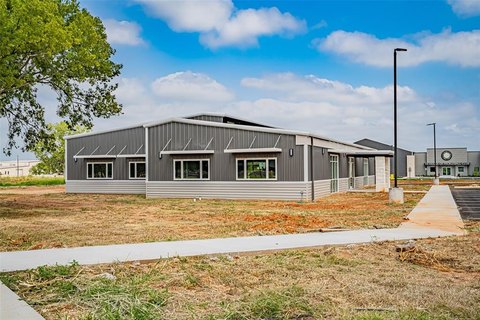 Granbury Commercial Building For Sale