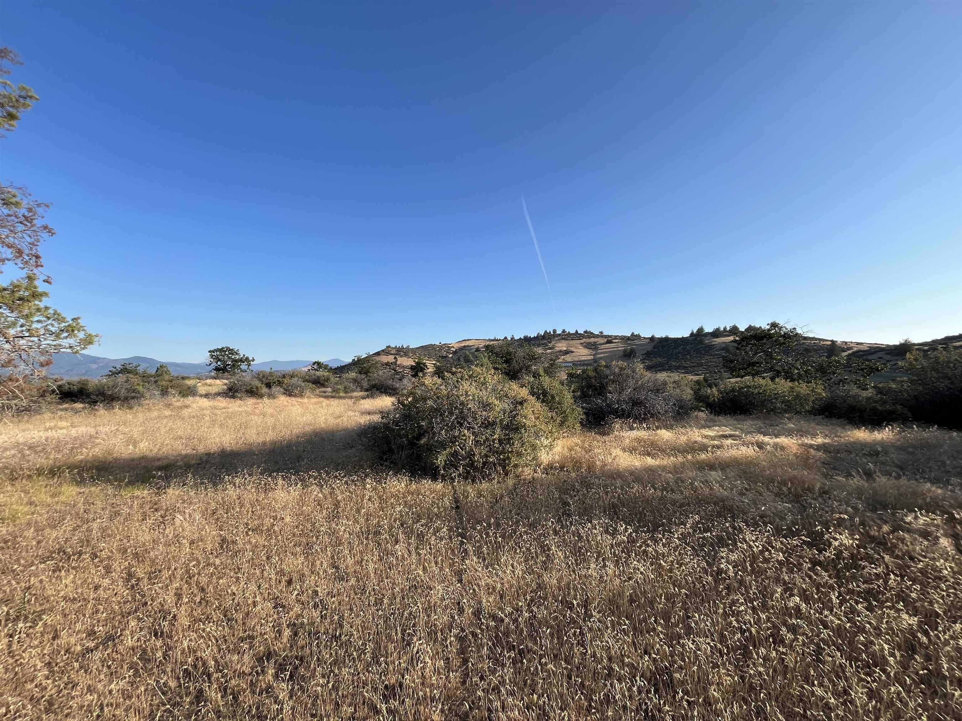 Scenic Acre in Klamath Estates