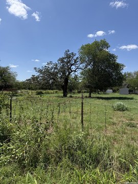 LAND - Stockdale, TX