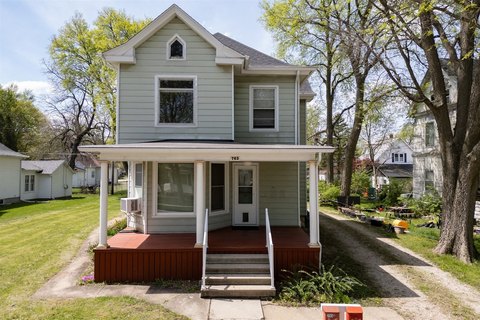 Versatile Pontiac Duplex with Updates
