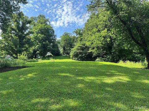 LAND - Belleville, IL