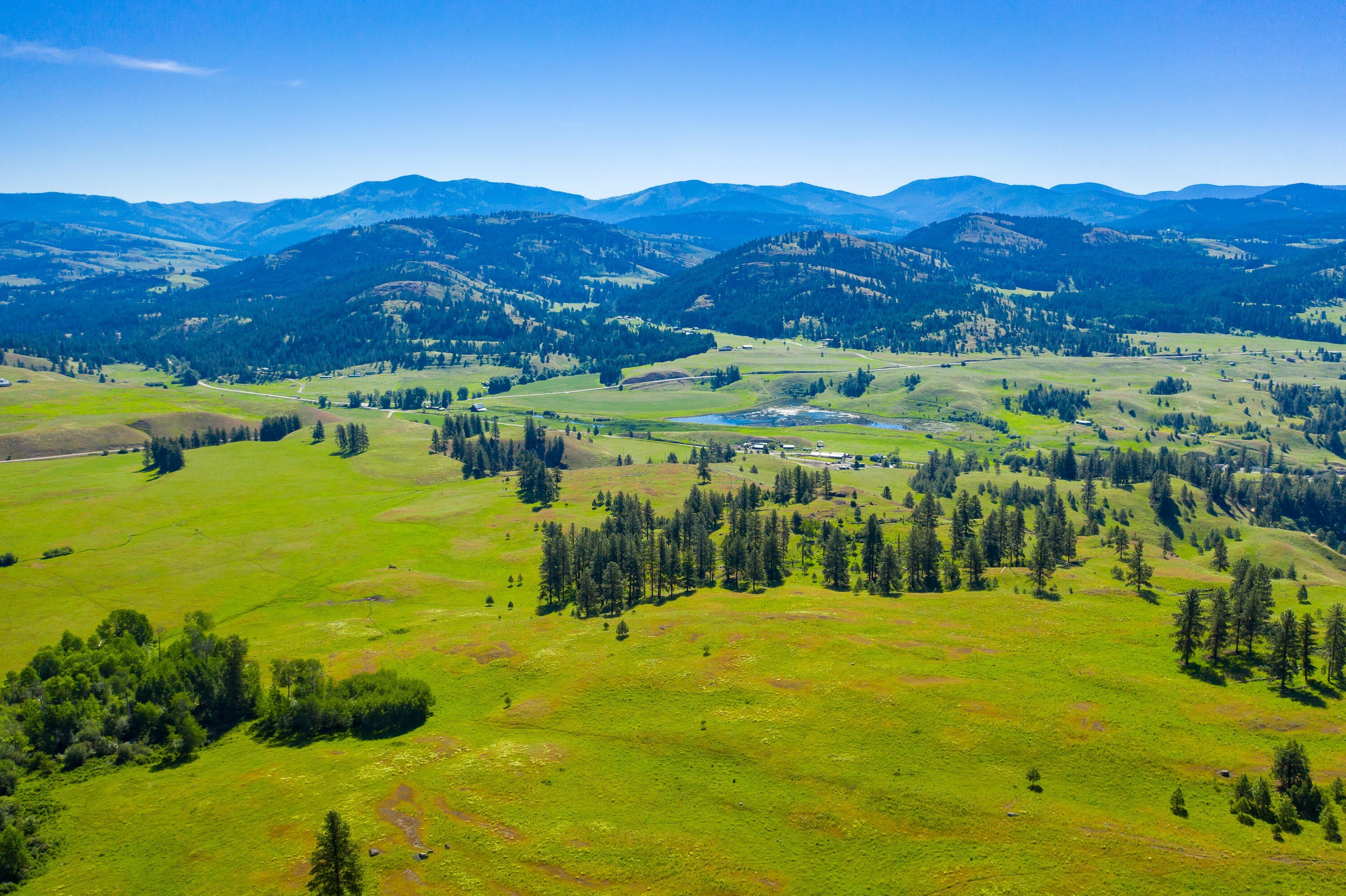 Picturesque Ranch Near Curlew Lake