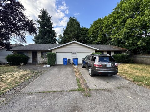 Charming Duplex in Ellsworth Neighborhood