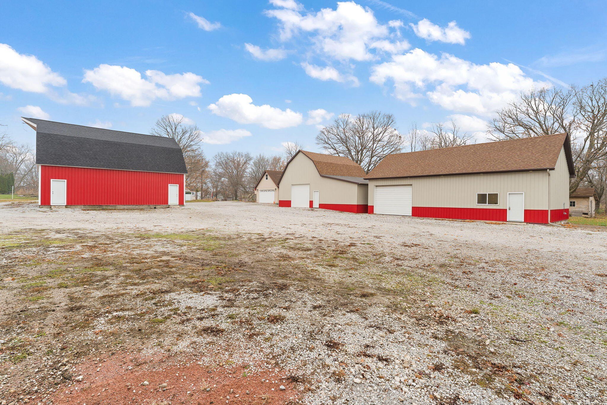 Versatile Commercial Buildings on Large Lot