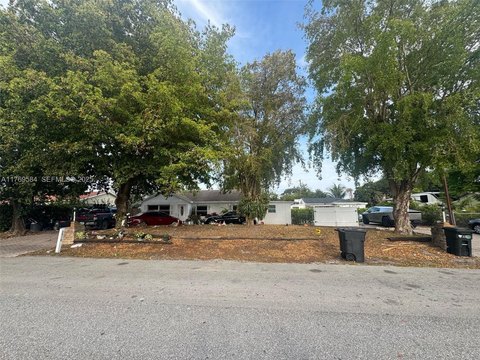 4-Unit Quadplex with Pool