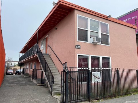 Oakland Fourplex with Income Potential