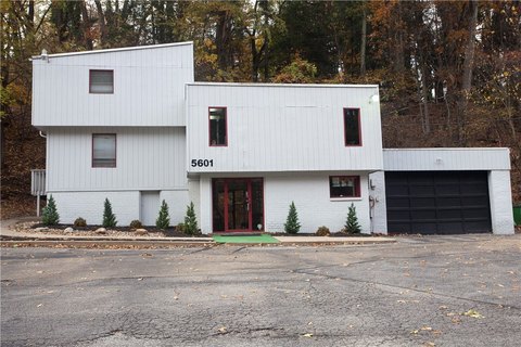 Retail Salon with Garage Parking