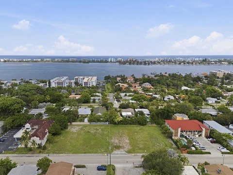 COMMERCIAL - Lake Worth Beach, FL