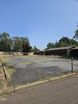 LAND - Medford, OR