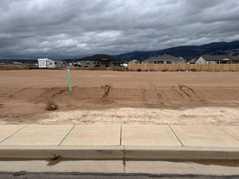 Land, Enoch, UT