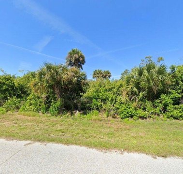 Vacant Lot Near Amenities