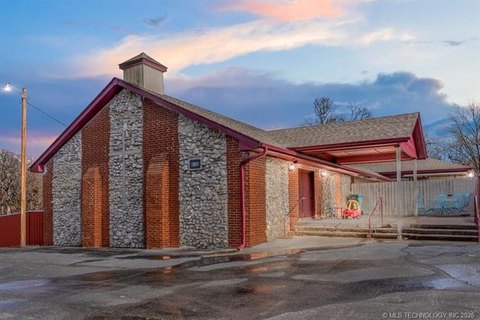 Versatile Mixed-Use Opportunity in Sand Springs