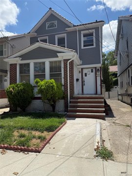 Duplex with Eat-In Kitchen