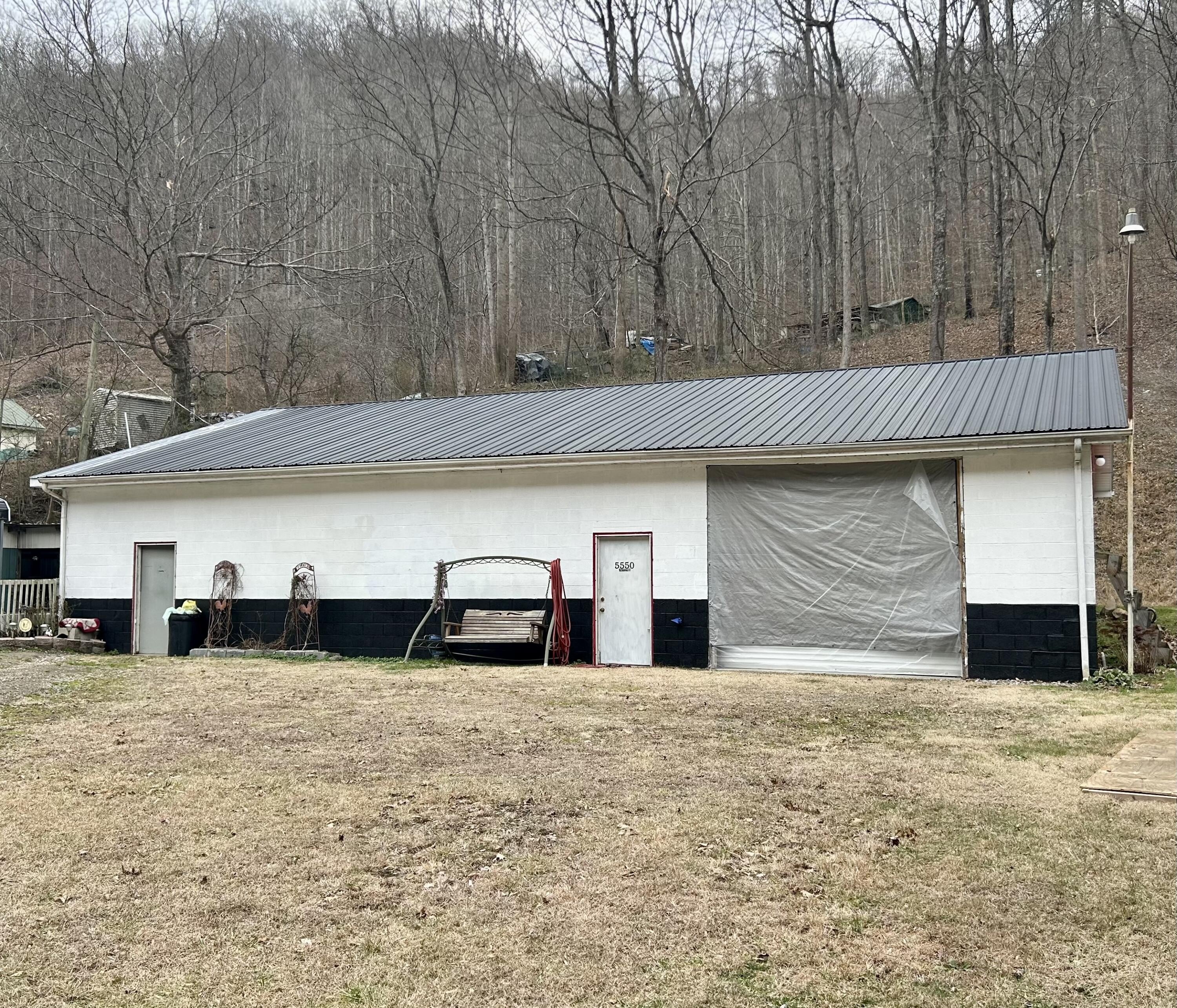 Versatile Commercial Building in Kimper