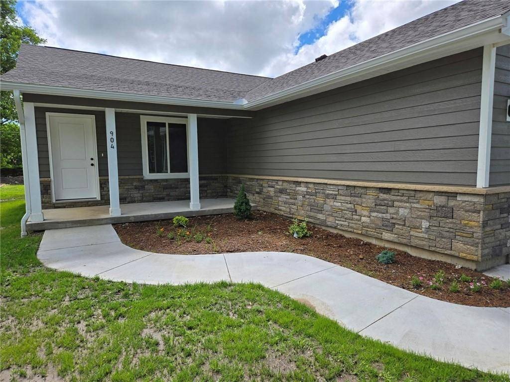 Neodesha Duplex with Insulated Garage