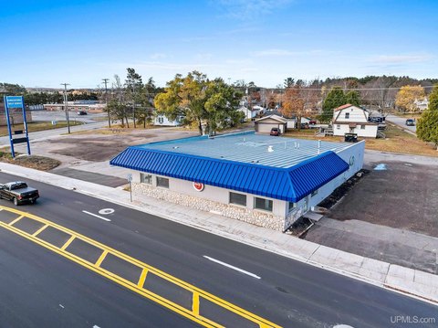 Kingsford Commercial Property on M-95