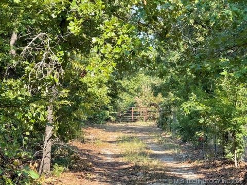 LAND - Vian, OK