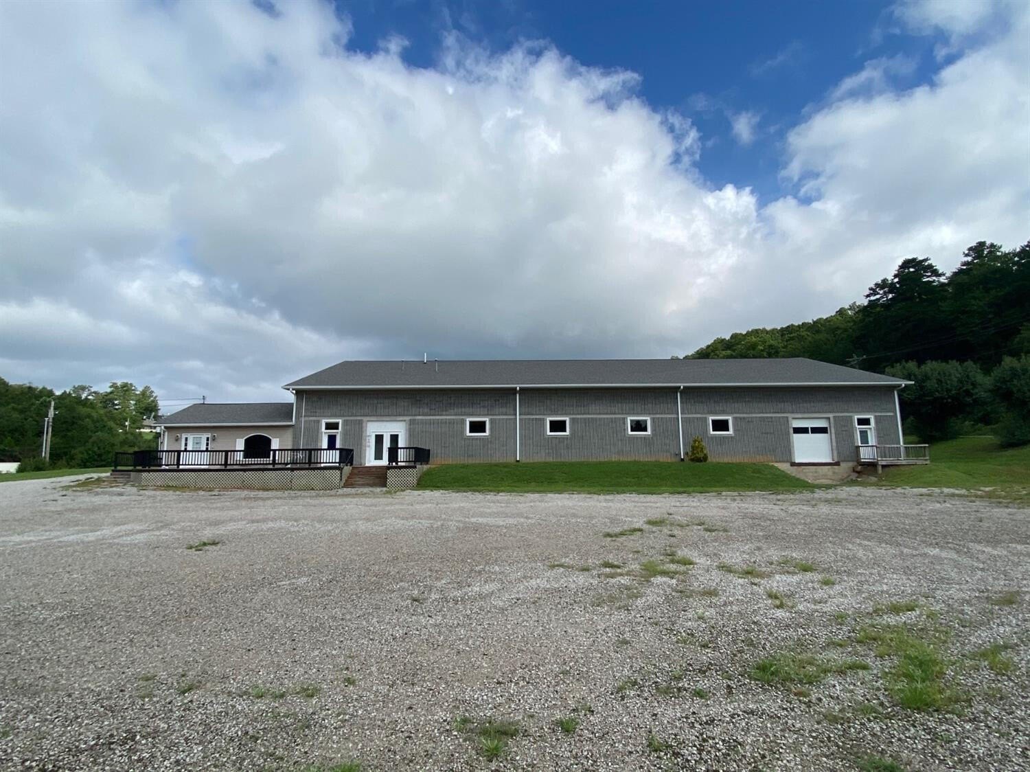 Versatile Commercial Building Near I-75
