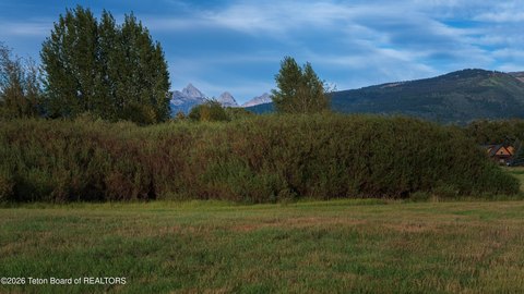 Land, Victor, ID