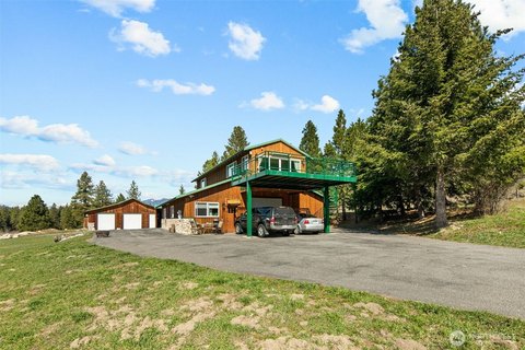 Furnished Triplex on Irrigated Acreage