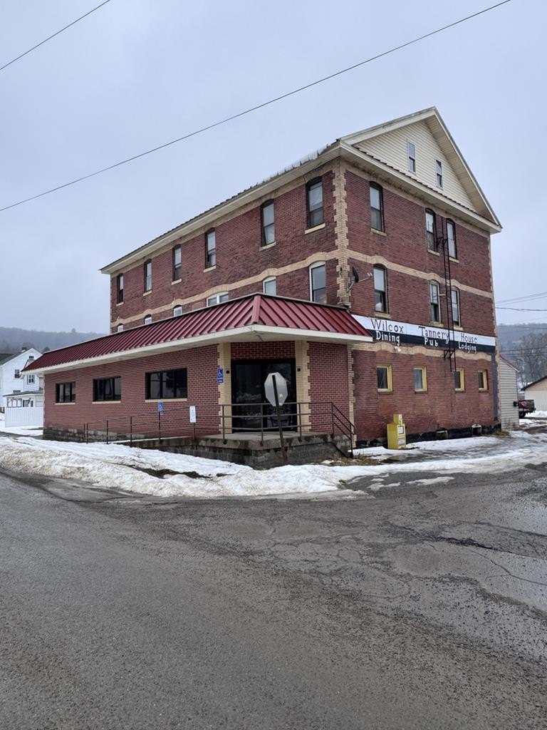 Mixed-Use Investment Opportunity in Wilcox