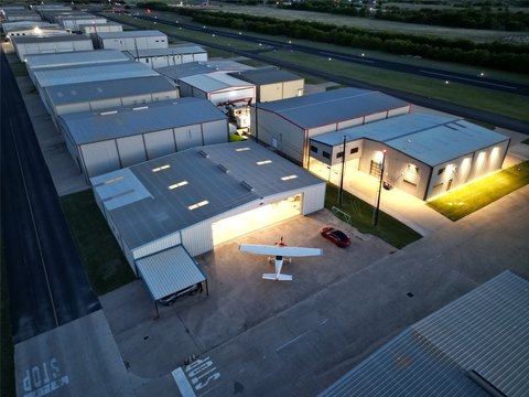 Aviation Hangar with On-Site Apartment