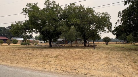 Land, De Leon, TX