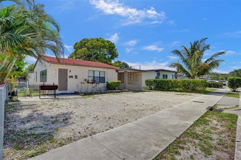 Fort Lauderdale Triplex Investment Opportunity