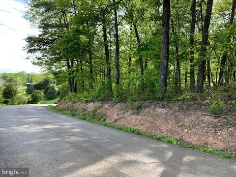 9.28 Acres in Great Cacapon