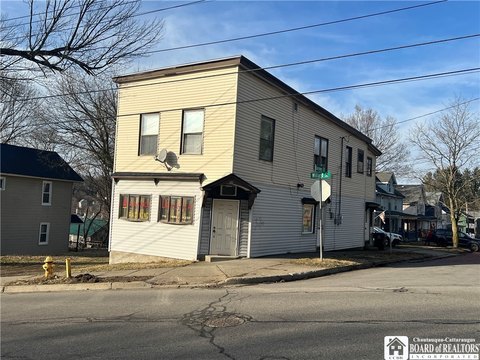 Mixed-Use Building with Business Potential